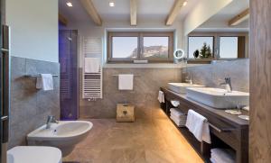 Koupelna v ubytování Wellness Hotel Gran Risa***S