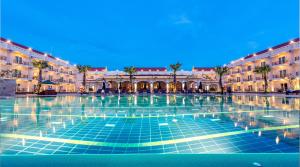 Bazén v ubytování Sokha Palace Siem Reap Hotel nebo v jeho okolí