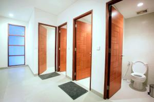 Bilik mandi di Pudak Sari Unizou Hostel
