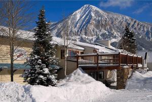 Lodge – yleisnäkymä tai näkymä vuoristoon majoituspaikasta käsin