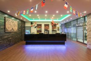 a restaurant with flags on the ceiling and a dance floor at Skyone Hotel in Kaohsiung