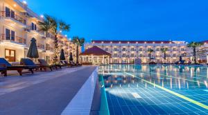 Bazén v ubytování Sokha Palace Siem Reap Hotel nebo v jeho okolí