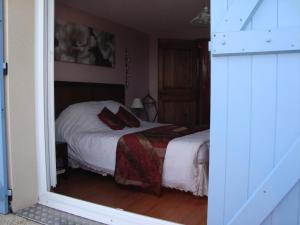 Letto o letti in una camera di Chambres d'hôtes Aux Portes de Bréhat