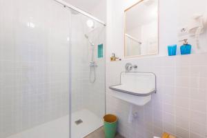 A bathroom at Be Mate Gran Vía Suites
