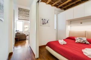 A bed or beds in a room at Piazza Navona-Coronari House