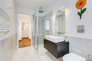 A bathroom at Piazza Navona-Coronari House