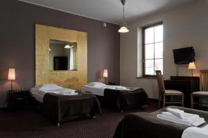 Posteľ alebo postele v izbe v ubytovaní A' PROPOS Hotel, Restauracja, Club