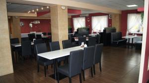 Restoran või mõni muu söögikoht majutusasutuses Zajazd Fadom