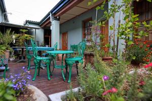 Taman di luar Central Hotel Guest House