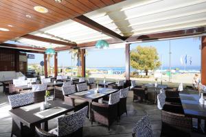 
A restaurant or other place to eat at Steris Elegant Beach Hotel & Apartments

