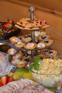 Jedlo v ubytovaní bed & breakfast alebo blízkom okolí