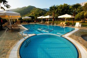 Bazén v ubytování Ariadni Hotel Bungalows nebo v jeho okolí