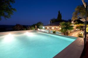 Bazén v ubytování Hotel Il Pietreto nebo v jeho okolí