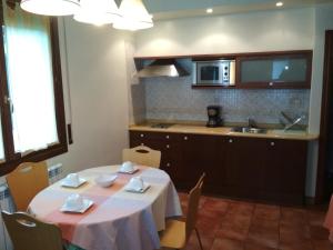 A kitchen or kitchenette at Apartamento Zabale