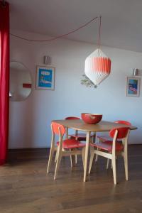 a dining room table with chairs and a chandelier at Immeuble La Mer in Porto-Vecchio