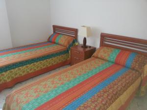デニアにあるOctaviosのベッド2台が隣同士に設置された部屋です。