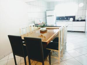 a kitchen with a wooden table and chairs at Casa dos Franz in Jaraguá do Sul