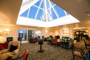 Ruang duduk di The Keadeen Hotel