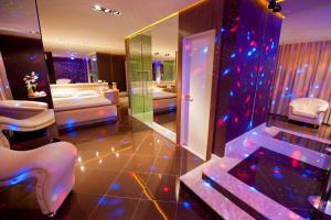 Phòng tắm tại Eden Motel ( ADULT ONLY ) +9 ảnh