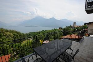 a balcony with a table and a view of a mountain at Agriturismo La Sorgente in Gravedona