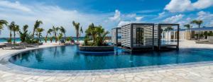 Delfins Beach Resort Bonaire, Tapestry Collection by Hilton内部或周边的泳池