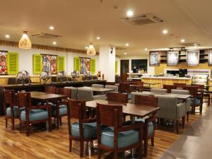 MaxoneHotels.com at Kramat tesisinde bir restoran veya yemek mekanı