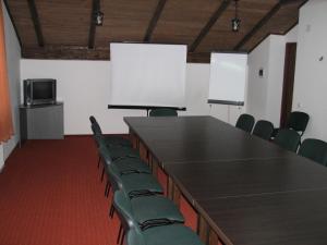 The business area and/or conference room at Alpenhof Pansion