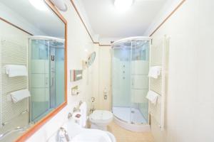 Koupelna v ubytování Strozzi Palace Hotel