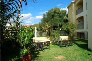 A garden outside Dallas Hotel