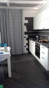 A kitchen or kitchenette at La Califfa