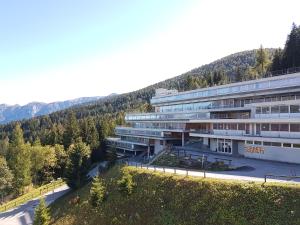 Nespecifikovaný výhled na hory nebo výhled na hory při pohledu z aparthotelu