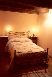 a bedroom with a bed and a lamp at Borgo Isola Santa in Isola Santa
