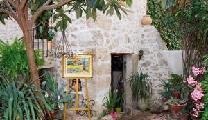 Photo de la galerie de l'établissement La Maison du Peintre en Provence, à Mallemort