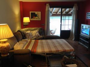 A television and/or entertainment centre at Casa Con Encanto