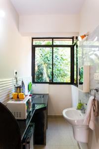 Ein Sitzbereich in der Unterkunft Lazy Frog Guest House