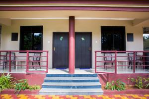 Eine Fassade oder ein Eingang zu Lazy Frog Guest House