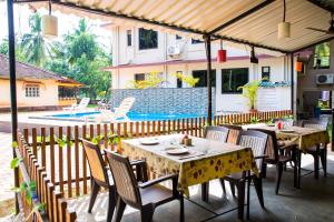 Ein Restaurant oder anderes Speiselokal in der Unterkunft Lazy Frog Guest House 