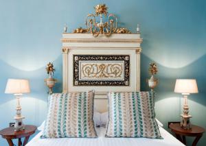 Ein Bett oder Betten in einem Zimmer der Unterkunft Hotel Hacienda de Abajo-Adults Only-Lujo