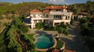 Bazén v ubytování Our Dreamhouses in Loutraki Heraion Sea Lake nebo v jeho okolí