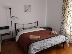 A bed or beds in a room at Sfiggos 54 Guest House