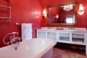 Ein Badezimmer in der Unterkunft Hotel Hacienda de Abajo-Adults Only-Lujo