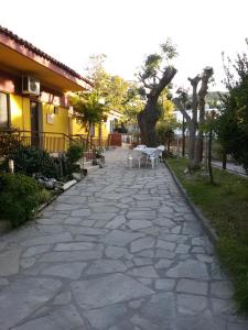 A garden outside Villa Maria Apartments