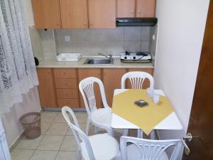 A kitchen or kitchenette at Villa Maria Apartments