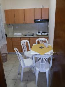 A kitchen or kitchenette at Villa Maria Apartments
