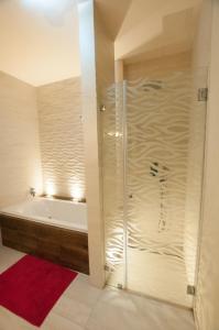 Prestige apartment tesisinde bir banyo