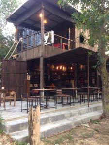 Gallery image of The Shadow House & Bar in Ko Phayam