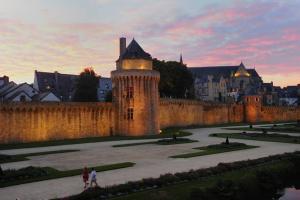 Foto da galeria de STOP 100m DU PORT-Parking gratuit a 5mn em Vannes