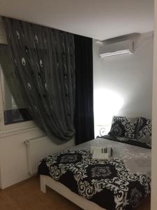 Postel nebo postele na pokoji v ubytování Apartman Jezdić