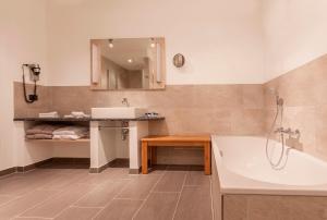 Koupelna v ubytování Hotel Schelf GmbH & Co. KG