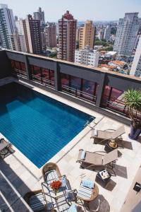 a swimming pool on the roof of a building at Hotel Golden Park Campinas Cambuí in Campinas